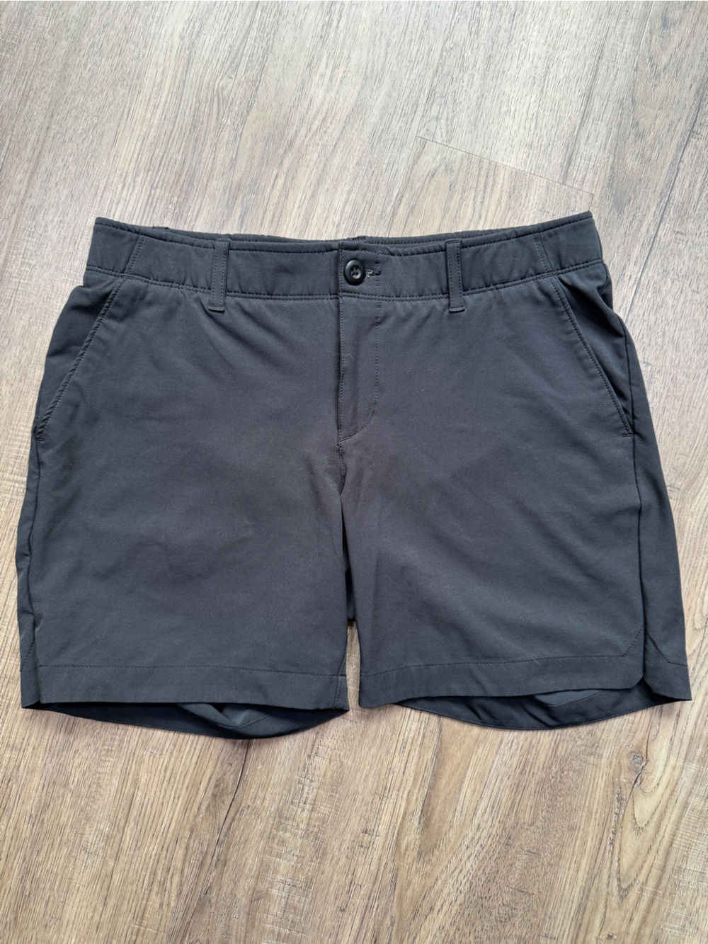 Under Armour HEATGEAR Women's Fitted Black Shorts - Size 8